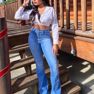 Flared, high rise jeans.